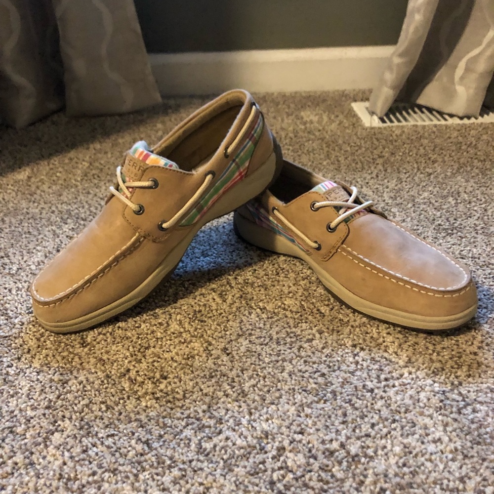 Women’s Sperrys. Tan with pink plaid. Size 6. Like new!